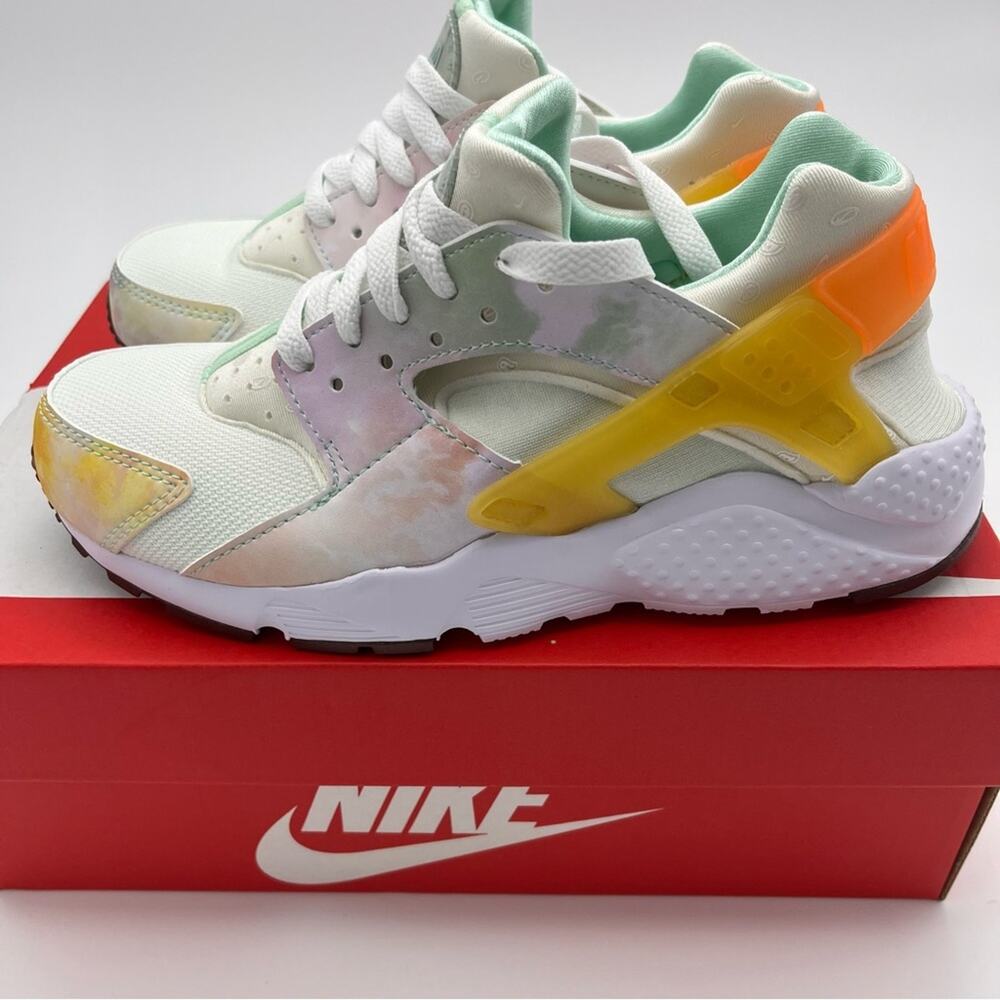 Nike Huarache Run Shoes Supernova  Size 5Y -Fits Woman Size 6.5 New with Box